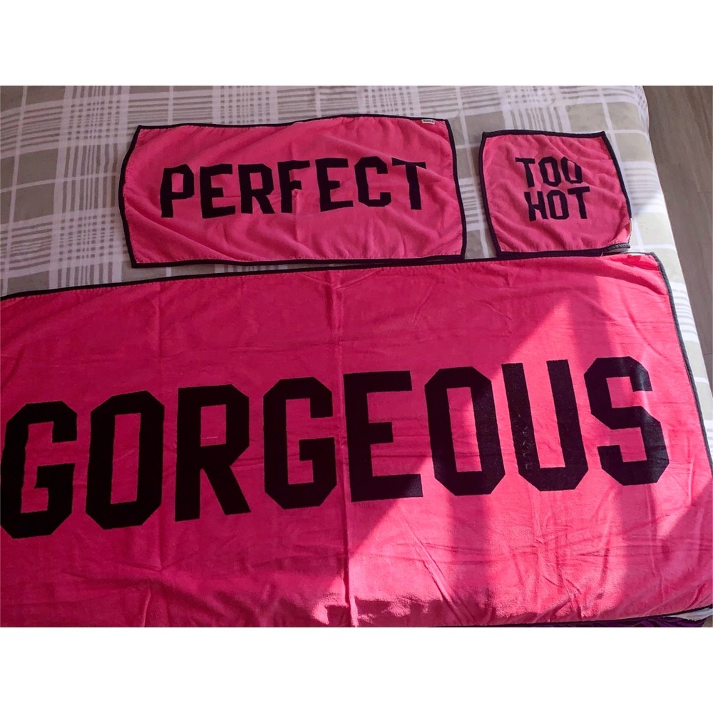 Victoria Secret’s PINK Beach Towel Set